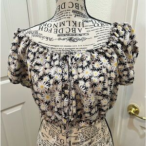 Lily Rose size XL Daisy print crop top NWOT Off the shoulder elastic waist
